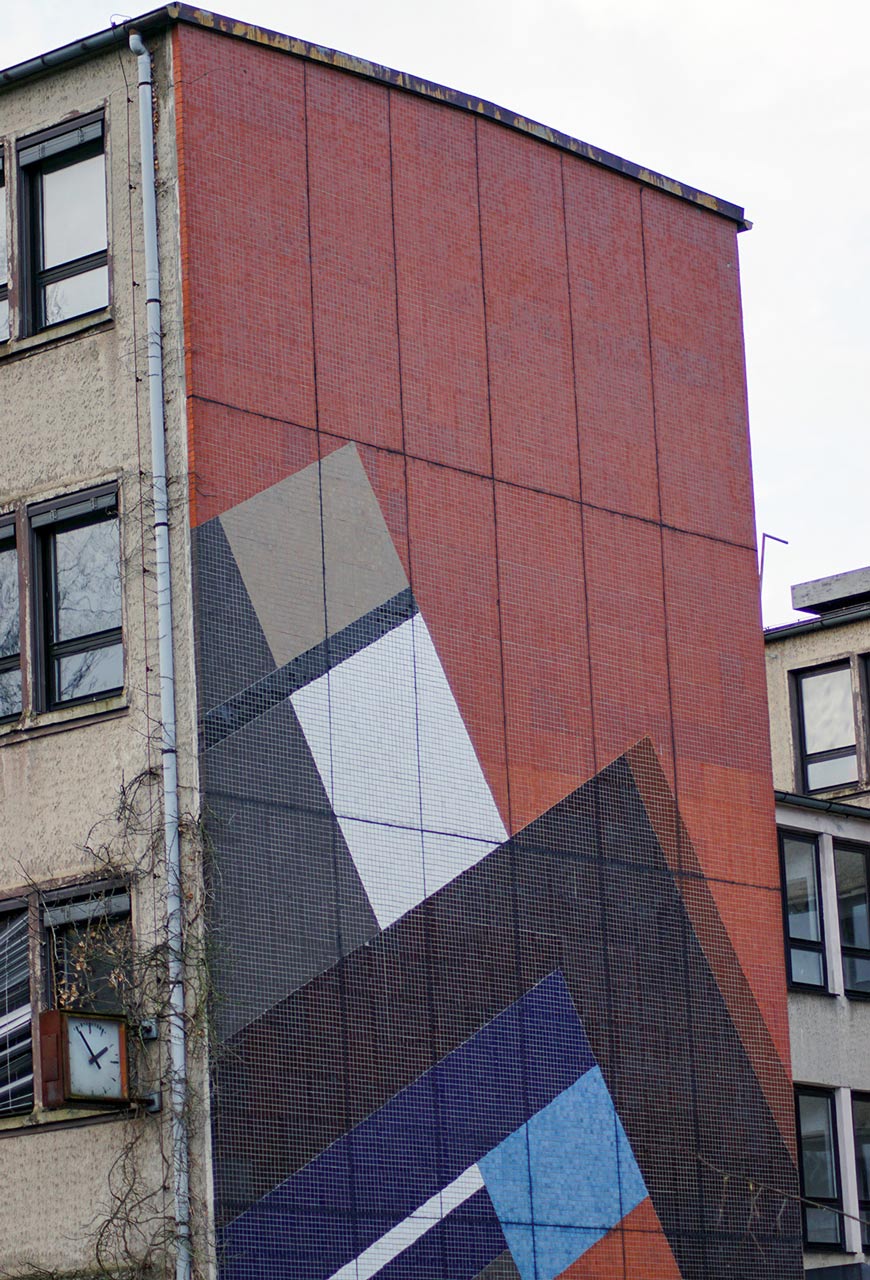 Lutz Rudolph, Fassadengestaltung an der ehemaligen Schule für Aussenwirtschaft, Berlin.